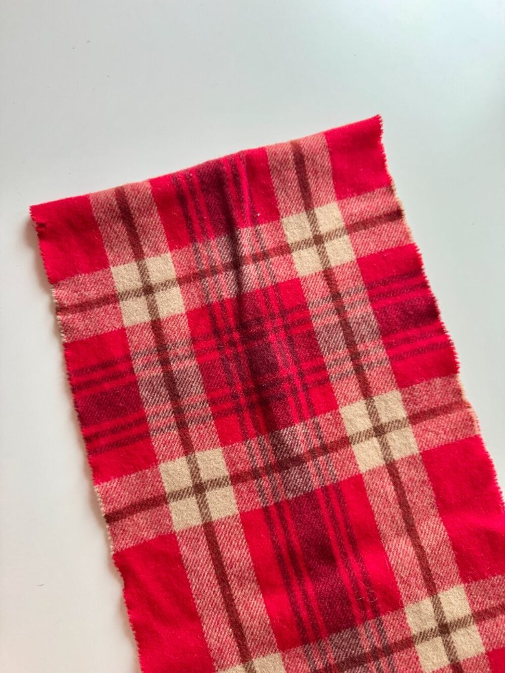PARIS Red Tartan Check 100% Lambswool Fringed Rectangle Scarf - Picture 3 of 11